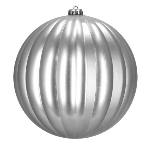 Közelkép a Springos ezüst bordázott karácsonyfadíszről, 20cm - Springos