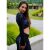 Nő Altisport hosszú ujjú crop topban és leggingsben, oldalnézet