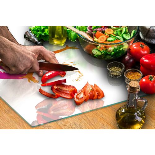 Üveg vágódeszka használat közben, zöldségek aprítása - Vágódeszka