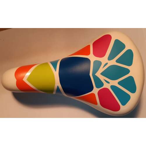 MAGIC IT kids bike saddle with colorful geometric pattern