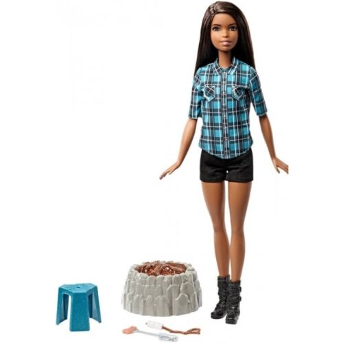 Barbie baba tábortűzzel és kiegészítőkkel, kemping témájú játékszett a Matteltől. - Baba