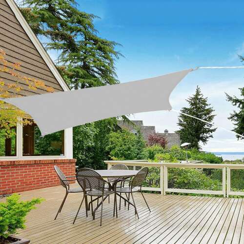 Springos Négyszög Napvitorla teraszra szerelve napvédelem céljából