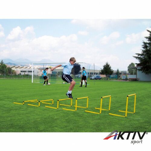 AKTIV Sport mini agility gátak, amelyeket sportolók használnak sebesség és agility tréninghez a pályán. - Sport és mozgás eszköz