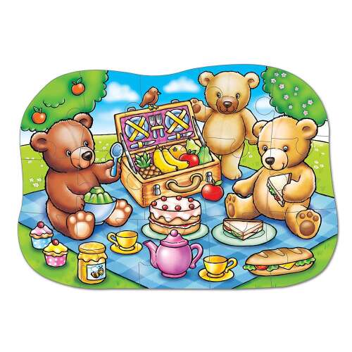 Piknik s medvedíkmi 15-dielna puzzle, zobrazujúca dokončený puzzle s tromi medvedíkmi na pikniku
