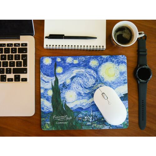 Carmani Van Gogh Csillagos éj egérpad használat közben az asztalon - Egérpad