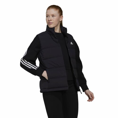 Fekete Adidas Helionic toll mellény, ferde nézetben modellen - Női mellény