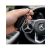 Mercedes kulcstartó kézben, autó kulcskarika Mercedes logóval, prémium kiegészítő használatban