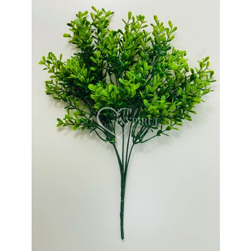 Buxus mű ág fehér háttérrel, valósághű megjelenésű mű növény - Műnövény és művirág