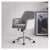 Szürke forgószék kerekekkel, állítható magassággal otthoni irodában