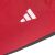 Adidas logó közeli képe a Tiro 23 League sporttáskán