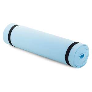 Blaue Yogamatte aufgerollt mit schwarzen Bändern - Heimtraining