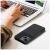 Noble tok fekete iPhone 15 tok asztalon, lifestyle fotó