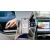 Ottocast Mini 2 az 1-ben vezeték nélküli CarPlay/Android Auto adapter használat közben egy autóban