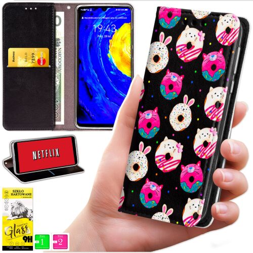 Átfogó kollázs, amely bemutatja az Oppo Reno 13F 5G / 13 FS 5G pénztárca telefontokot fánk mintával, belső kártyahelyekkel, állvány funkcióval és mellékelt képernyővédővel, kézben tartva - Műszaki cikk és elektronika