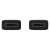 Плътно изображение на USB-C конектора на кабел USB-C към USB-C Samsung