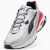 Puma Fade Nitro LS férfi sportcipő, szögből elölről nézve, fűzőkkel és ezüst felsőrésszel, fehér háttér