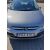 Ezüst PEUGEOT 307 SW HB közeli elölnézete króm hűtőrács díszlécek nélkül, kültéri környezetben