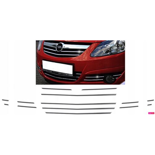 Martig Opel Corsa D króm hűtőrács csíkok felhelyezve egy piros autó első hűtőrácsára és ködlámpáira, alatta pedig a különálló króm darabok láthatók fehér háttéren, kiemelve az előtte és utána hatást - Autós dekorcsík