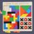 TANGRAM FA PUZZLE ARC-TOC-TOE 3 AZ 1-BEN TETRIS LOGIKAI JÁTÉK fából készült 3 az 1-ben puzzle játék, amin egy kéz zöld blokkot helyez el, színes logikai blokkokkal, tangrammal és amőba játékkal, szögletes nézetben