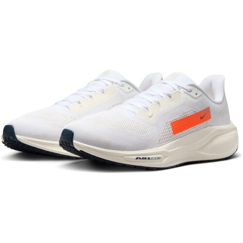 Nike Air Zoom Pegasus 41 PQ férfi futócipő pár, ferde nézetből, fehér felsőrésszel és narancssárga díszítéssel - Divat és öltözködés