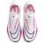 Nike ZoomX Streakfly futócipők párban, felülnézet, fehér pink részletekkel, fűzők és orr rész kialakítása látható