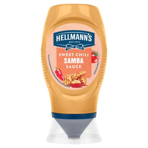 Hellmann's Édes Chili Samba szósz 263g flakon piros chilivel, paradicsommal és sölt csirkével tálban, fehér háttéren - Élelmiszer és ital