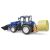 Bruder New Holland T5 modell traktor homlokrakodóval és szénabálával, fehér háttérrel, oldalnézetből