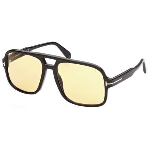 Tom Ford TF0884 01E férfi pilóta napszemüveg ferde nézetből, fekete kerettel és sárga lencsékkel - Divat és öltözködés