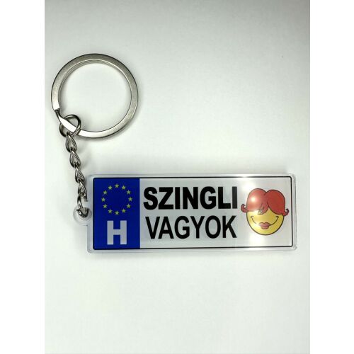 "Szingli vagyok" vicces rendszámtábla kulcstartó vidám arccal és az európai H szimbólummal, egyszínű fehér háttér előtt - Ajándék kulcstartó