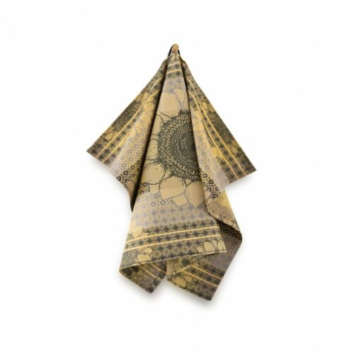 Zwoltex GOAT barna napraforgós jacquard konyharuha, 100% biopamut, fa akasztón lógva, szögből nézve - Konyharuha