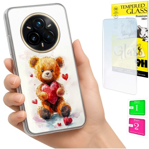 Kéz, amely egy mackó mintás, átlátszó tokkal ellátott Realme 14 Pro+ 5G telefont tart, mellette egy edzett üveg képernyővédő és tisztítókendők. - Műszaki cikk és elektronika