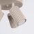 Részletes nézet a KARBON taupe mennyezeti spotlámpa bordázott házáról és fényforrásáról, modern design