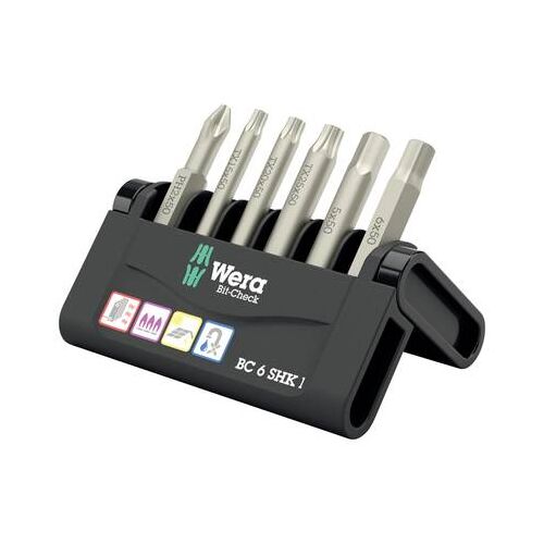 Wera Bit-Check 6 SHK 1 SB bit készlet 6 részes, Phillips, TORX és belső hatlapú bitek fekete tartóban, ferde nézet fehér háttérrel - Fúrók és csavarozó kiegészítő