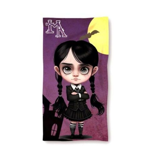Wednesday Addams 70x140 cm pamut törölköző rajzfilm illusztrációval lila háttéren teliholddal és denevérrel 