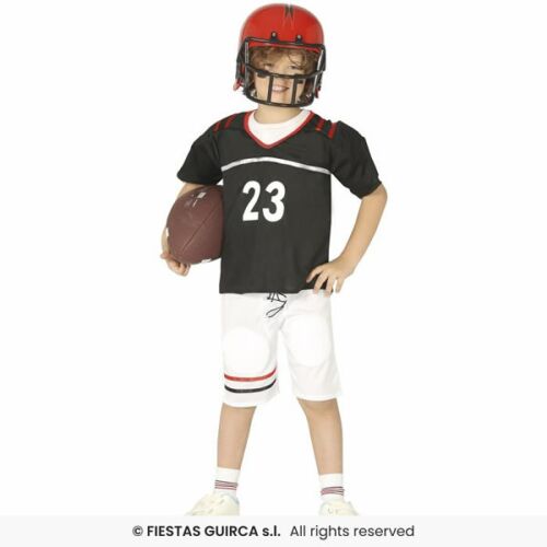 Gyermek Negyedjátékos amerikai futball jelmezben, 23-as számmal, piros sisakkal, focilabdát tartva, egész alakos felvétel fehér háttér előtt jelmezbálokhoz - Játék