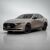 Stúdiófelvétel egy szürke Mazda 3 BP Facelift Sedanról, kiemelve az elegáns dizájnt és a TEAMCAR autószőnyegekkel való kompatibilitást