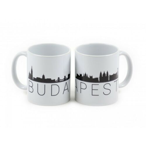 Két fehér 3 dl-es prémium bögre fekete budapesti sziluettel és 'BUDAPEST' felirattal, modern dizájnnal, fehér háttéren. Tökéletes kávéhoz, teához vagy szuvenírnek. - Ajándék bögre