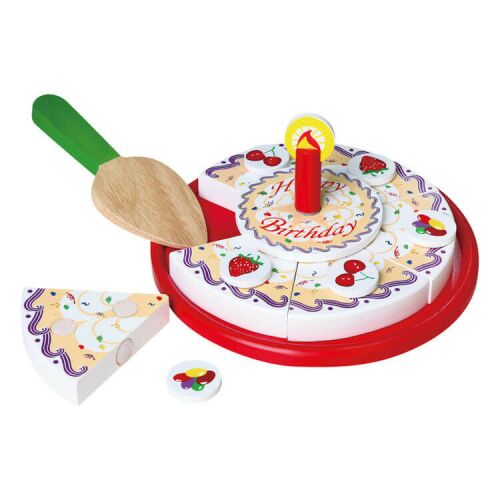 Fa játék születésnapi torta szelettel, gyertyával és gyümölcsdíszekkel, piros tányéron, fa tortalapáttal fehér háttéren. A tortán látható a 'Birthday' felirat. - Játék élelmiszer