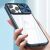 Kézben tartott Wooze Trendy sötétkék tok Apple iPhone 15 Pro Max-on, bemutatva ergonomikus kialakítását, átlátszó hátlapját és kamera védelmi funkcióját
