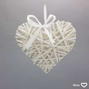 Fehér vessző szív fém vázon 19cm 44999098 Lakásdekoráció