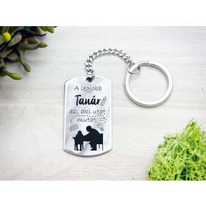 Acél kulcstartó "A legjobb tanár az, aki utat mutat" felirattal és tanár-diák sziluetttel, tökéletes ajándék tanároknak - Ajándék kulcstartó