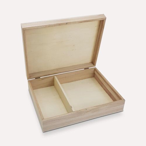 Macaronos doboz: Cutie din lemn deschisă cu două compartimente