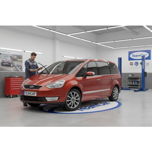 Egy szerelő TeamCar ablaktörlő lapátot szerel fel egy piros Ford Galaxy Mk2 WA6 (2006-2008) modellre egy modern garázsban. - ‪Ablaktörlő lapát
