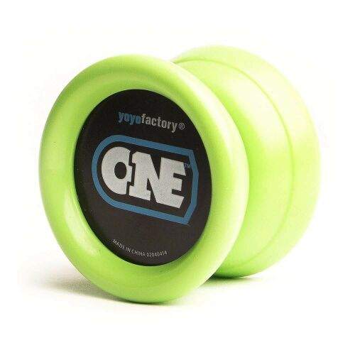 YoYoFactory One yo-yo lime zöld színben, döntött nézetben, a fekete agyon lévő 'ONE' logóval, kezdőknek és haladóknak egyaránt alkalmas - Pörgettyűs játék