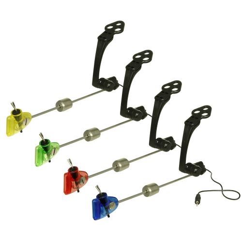 CARP ACADEMY Sensor Swinger 4 szett, színes horgász kapásjelzők fehér háttéren, egyedi swingerek sárga, zöld, piros és kék színben elektromos csatlakozókkal - Swinger