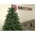 A Sersimo Christmas Deluxe 180cm műfenyő, Kanada Ezüst felső fele, háttérben a márka logójával.