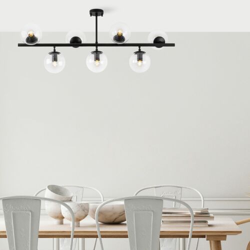 Opviq Fekete Fazli csillár egy étkezőasztal fölött lóg, fehér székekkel és minimalista dekorációval, eleganciáját bemutatva egy étkezőben. - Opviq