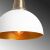 Opviq Chandelier White Dodo közeli felvétele fehér fém ernyővel és arany belsővel, E27-es izzóval