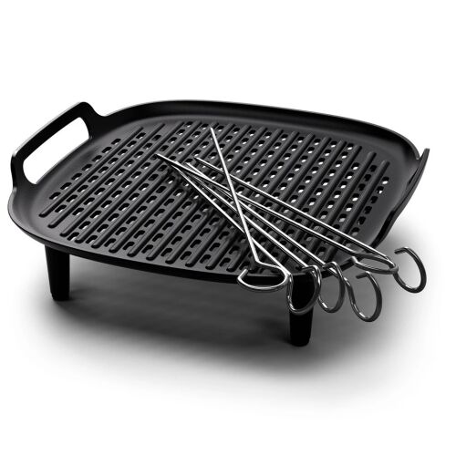 Philips Airfryer XXL HD9959/00 grillsütő kiegészítő készlet grill serpenyővel és nyársakkal, ferde nézetben, fehér háttérrel - Konyhai kisgép kiegészítő