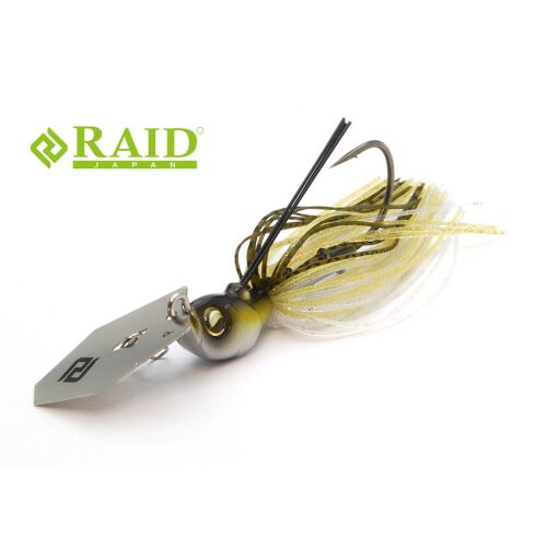 RAID MAXX BLADE POWER 11gr horgászcsali áttetsző és olíva szoknyával, fehér háttér előtt, szögből 